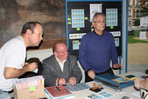 Le stand AFE-AEC avec Pascal HOUE, Michel BEZARD et Juan-Jose ARA-SOMOHANO